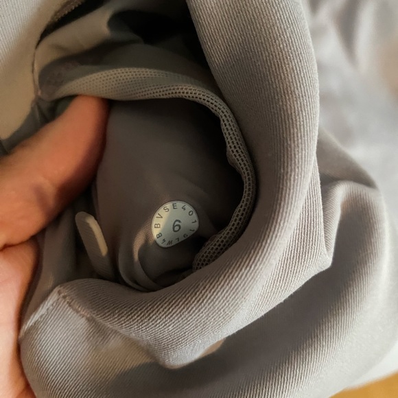 *SOLD* Lululemon “Like A Glove” Jacket in Dark Chrome - Picture 6 of 10